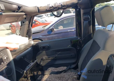 2010 Jeep Wrangler Unlimited Sport z USA, uszkodzony, nr VIN 1J4BA3H16AL135093